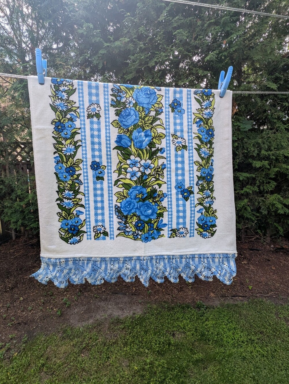 Vintage Crochet Lace trim Blue & White Floral Bathroom Towel Flower Design